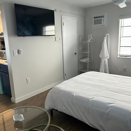 Sunburst Inn- Indian Shores Beach Bagian luar foto